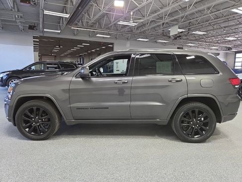 Used 2020 Jeep Grand Cherokee Altitude image 4