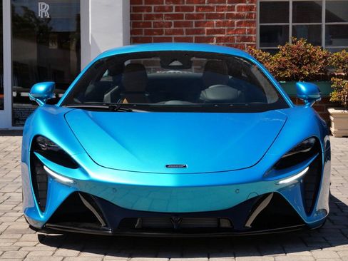 Used 2026 McLaren Artura RWD image 2