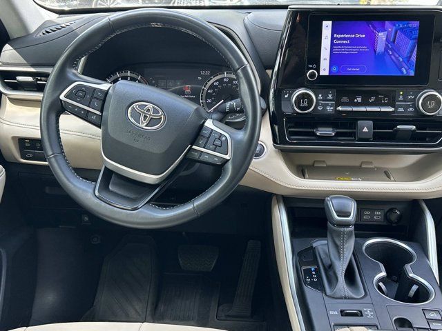 Used 2023 Toyota Highlander XLE AWD/4WD image 25