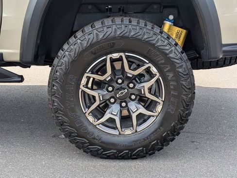 Used 2024 Chevrolet Colorado ZR2 w/ ZR2 Convenience Package III AWD/4WD image 9