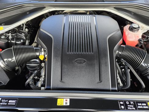 Certified 2024 Land Rover Range Rover SE image 9