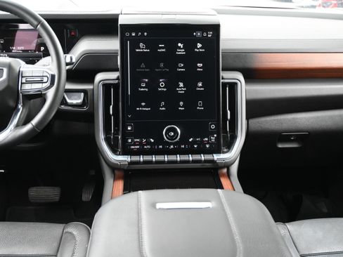 Used 2025 GMC Yukon Denali image 31