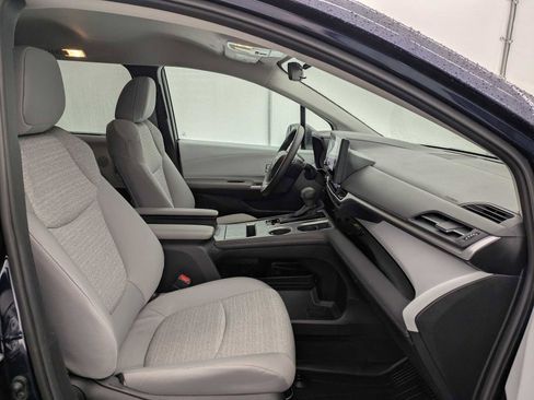 Used 2025 Toyota Sienna LE AWD/4WD image 22