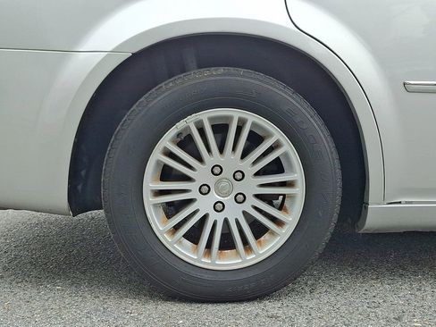 Used 2010 Chrysler 300 Touring image 10