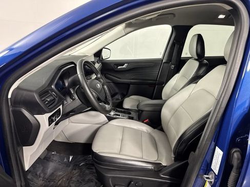 Used 2023 Ford Escape Platinum w/ Class II Trailer Tow Package AWD/4WD image 4