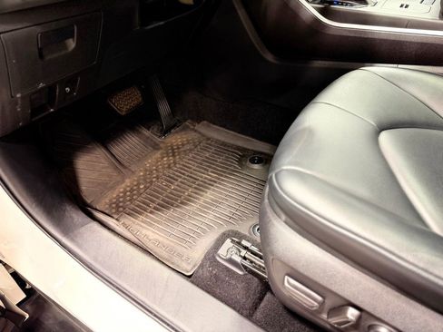 Used 2022 Toyota Highlander XLE image 10