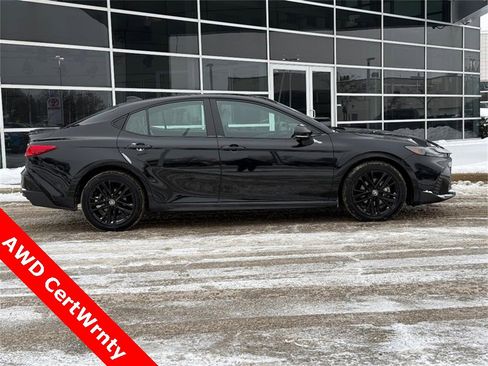 Used 2025 Toyota Camry SE image 2