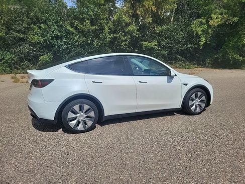 Used 2022 Tesla Model Y Long Range AWD/4WD image 11