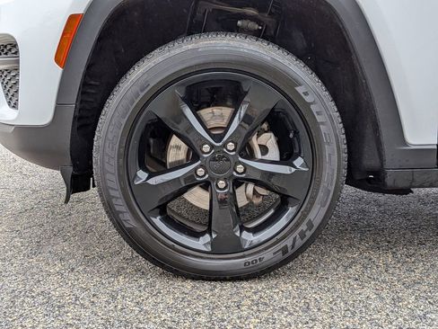 Used 2023 Jeep Grand Cherokee Altitude image 28