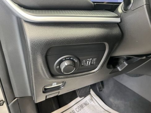 Used 2024 Jeep Grand Cherokee Altitude image 14