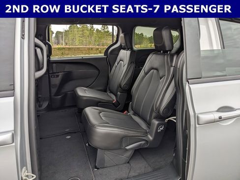 Certified 2026 Chrysler Pacifica Select w/ S Appearance Package image 6