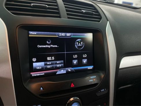 Used 2015 Ford Explorer XLT w/ Equipment Group 202B AWD/4WD image 28