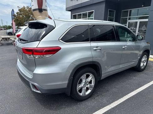 Used 2019 Toyota Highlander Limited FWD image 11