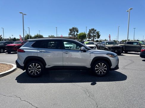 Used 2024 Toyota Corolla Cross AWD Hybrid w/ Moonroof Package image 5