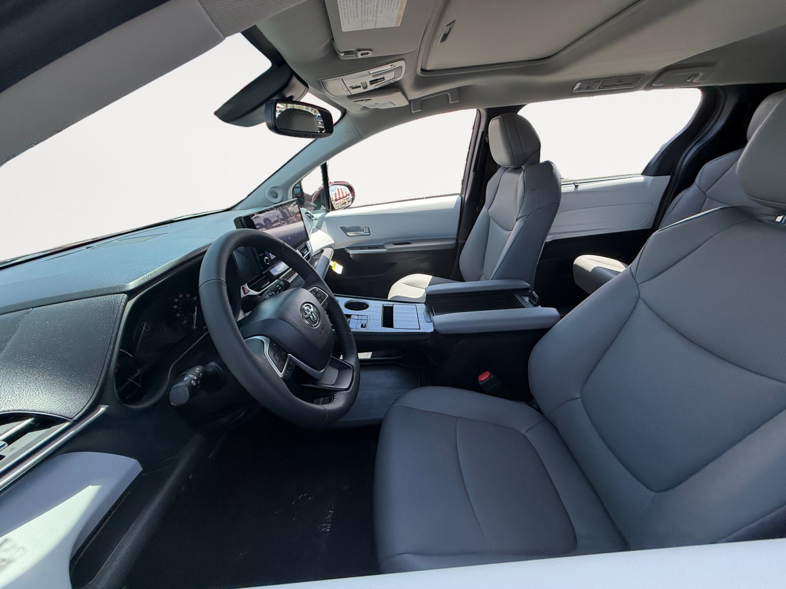Certified 2026 Toyota Sienna XLE FWD image 9