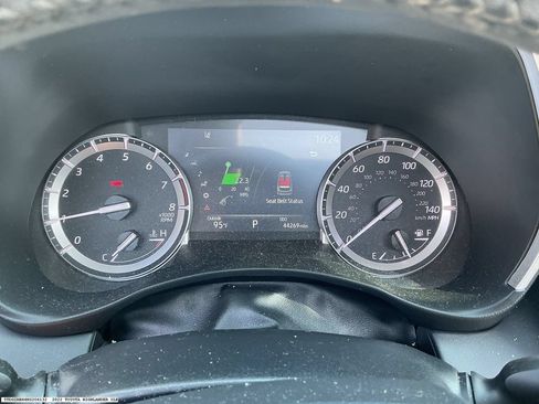 Used 2022 Toyota Highlander XLE AWD/4WD image 13