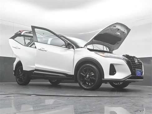 Used 2023 Nissan Kicks SR image 51