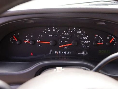 Used 2008 Ford E-350 and Econoline 350 XLT RWD image 11