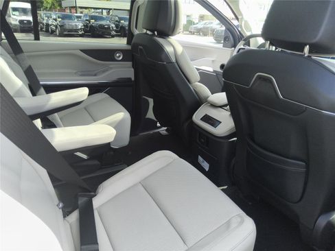 New 2026 Lincoln Navigator L Reserve AWD/4WD image 22