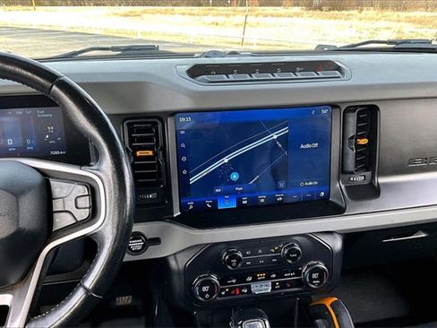 Used 2023 Ford Bronco Badlands image 9