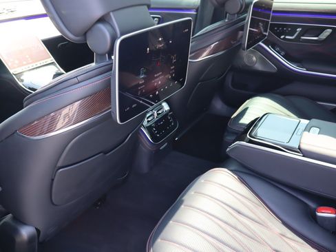 Used 2024 Mercedes-Benz S 63 AMG S w/ Carbon Fiber Exterior Package image 28