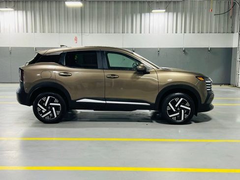 Used 2025 Nissan Kicks SV FWD image 19