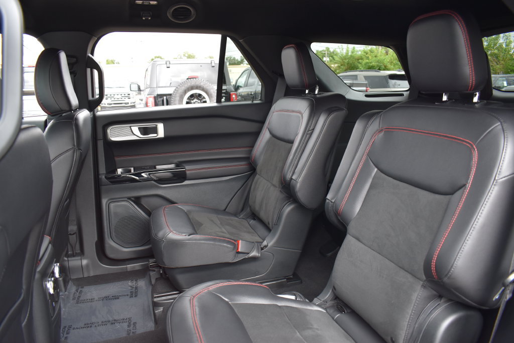 Used 2023 Ford Explorer ST-Line AWD/4WD image 28