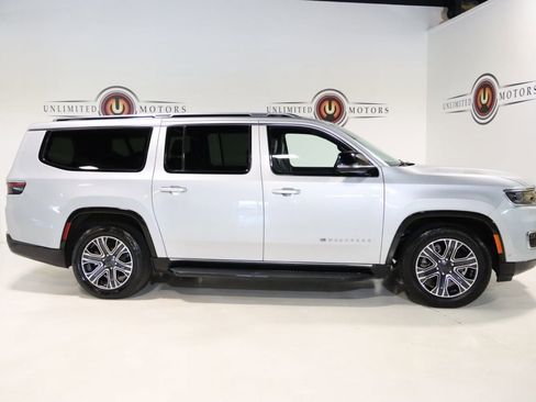 Used 2024 Jeep Wagoneer L Series II w/ Flexible Seating Group image 32