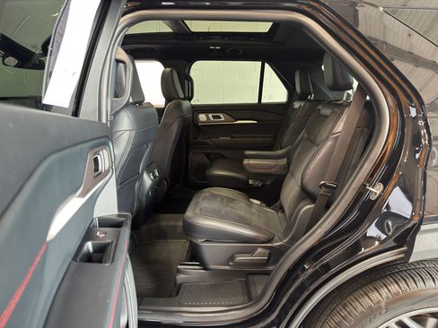 Used 2025 Ford Explorer ST w/ Sun And Sound Package AWD/4WD image 10