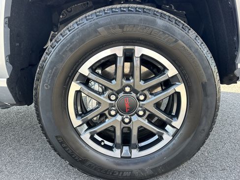 Used 2025 Toyota Tacoma TRD Sport w/ TRD Sport Upgrade Package image 13