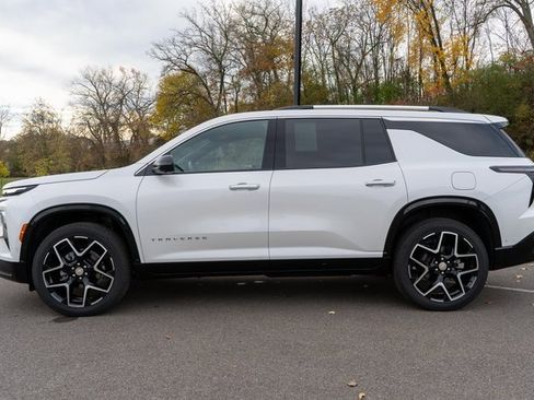 Used 2025 Chevrolet Traverse High Country image 9