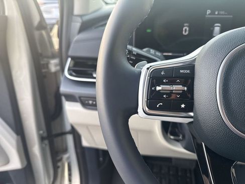 New 2026 Kia Carnival EX image 18