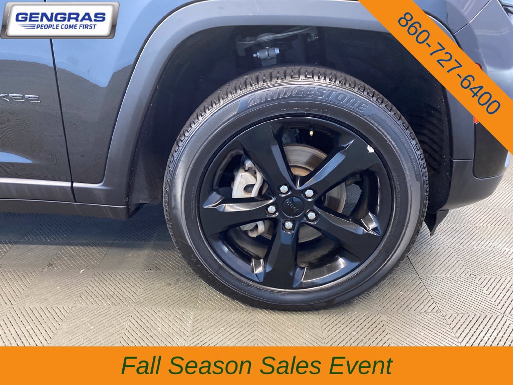 Used 2023 Jeep Grand Cherokee Altitude AWD/4WD image 47