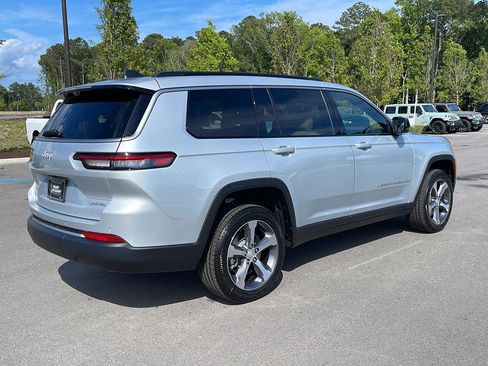 New 2026 Jeep Grand Cherokee L Limited w/ Luxury Tech Group II AWD/4WD image 7