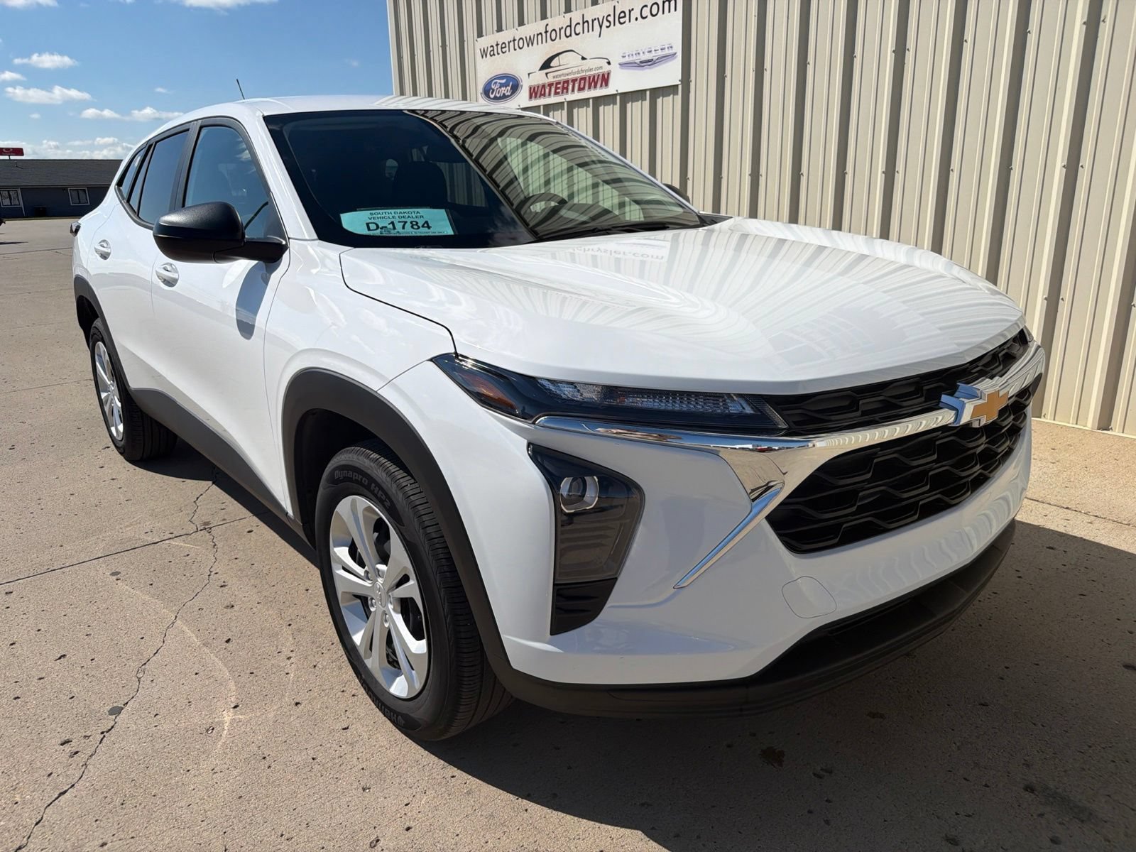 Used 2026 Chevrolet Trax LS FWD image 2