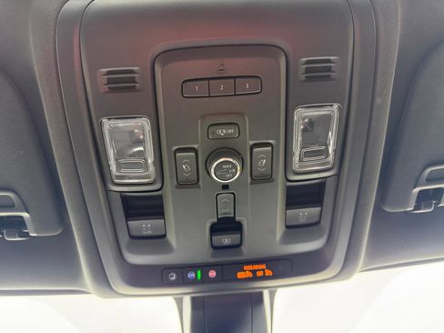 Used 2022 Chevrolet Suburban RST w/ Luxury Package image 15