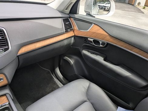 Certified 2025 Volvo XC90 B6 Plus image 18