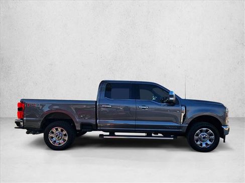 Used 2025 Ford F250 Lariat w/ Chrome Package image 4