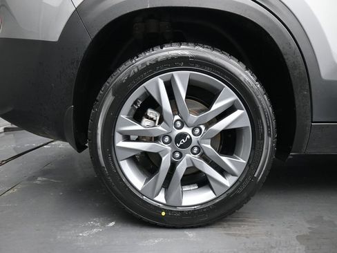 Used 2023 Kia Seltos LX image 10
