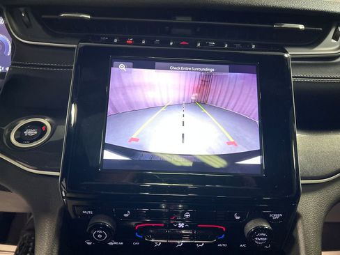 Used 2022 Jeep Grand Cherokee Altitude image 18