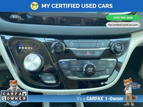 Used 2023 Chrysler Voyager LX image 20