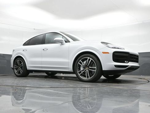 Used 2023 Porsche Cayenne Turbo AWD/4WD image 42