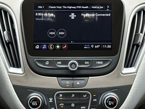 Used 2025 Chevrolet Malibu LT image 12