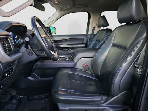 Used 2024 Ford Expedition XLT image 17