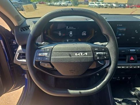 Used 2025 Kia K4 LXS image 13