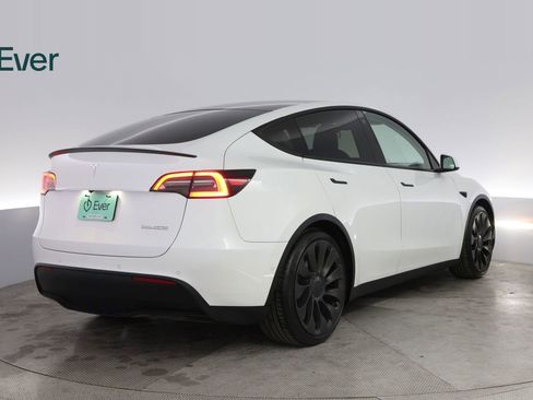 Used 2022 Tesla Model Y Performance image 3