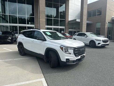 Used 2024 GMC Terrain SLT w/ Tech Package AWD/4WD image 3