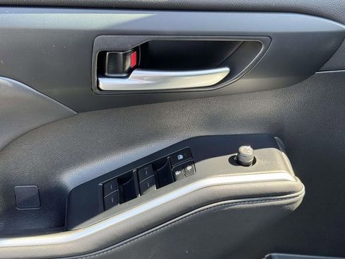 Used 2024 Toyota Highlander XLE AWD/4WD image 19