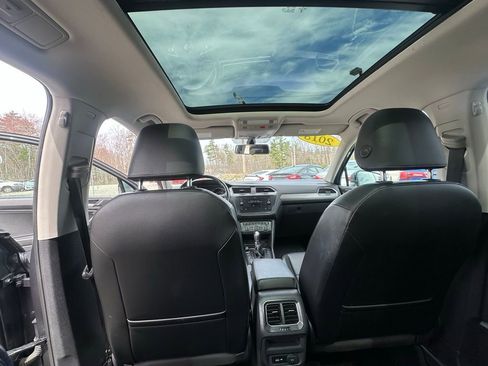 Used 2018 Volkswagen Tiguan SE w/ Panoramic Sunroof Package AWD/4WD image 35