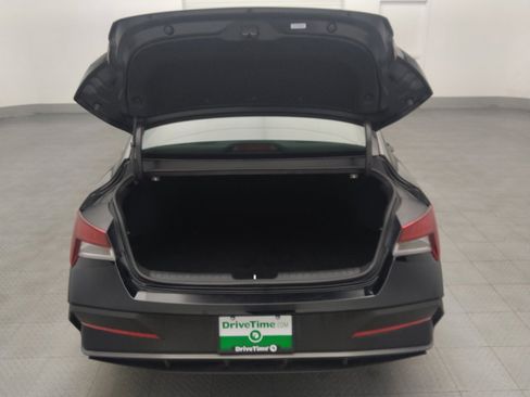 Used 2025 Hyundai Elantra SE FWD image 29